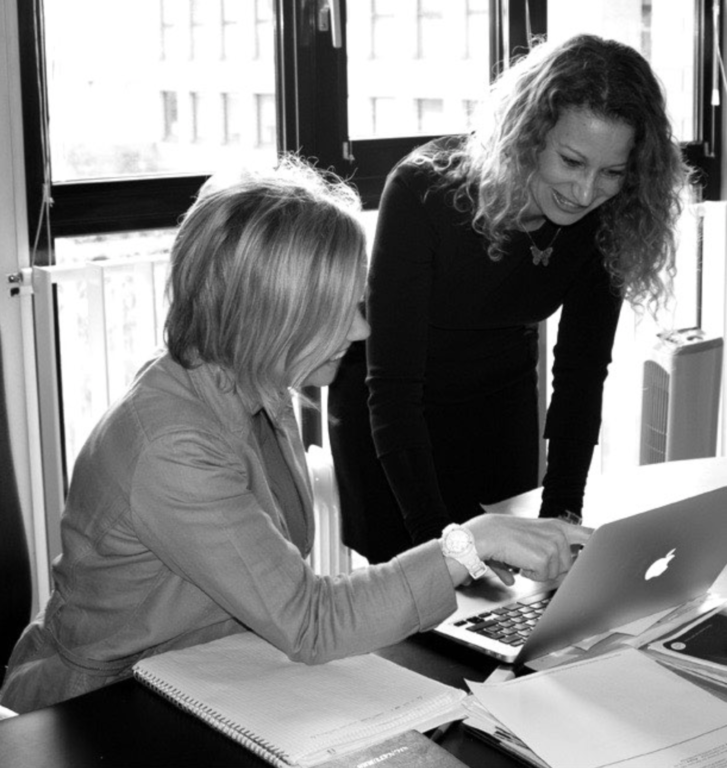 Gautier d'Eclosion entrain de discuter avec une collaboratrice